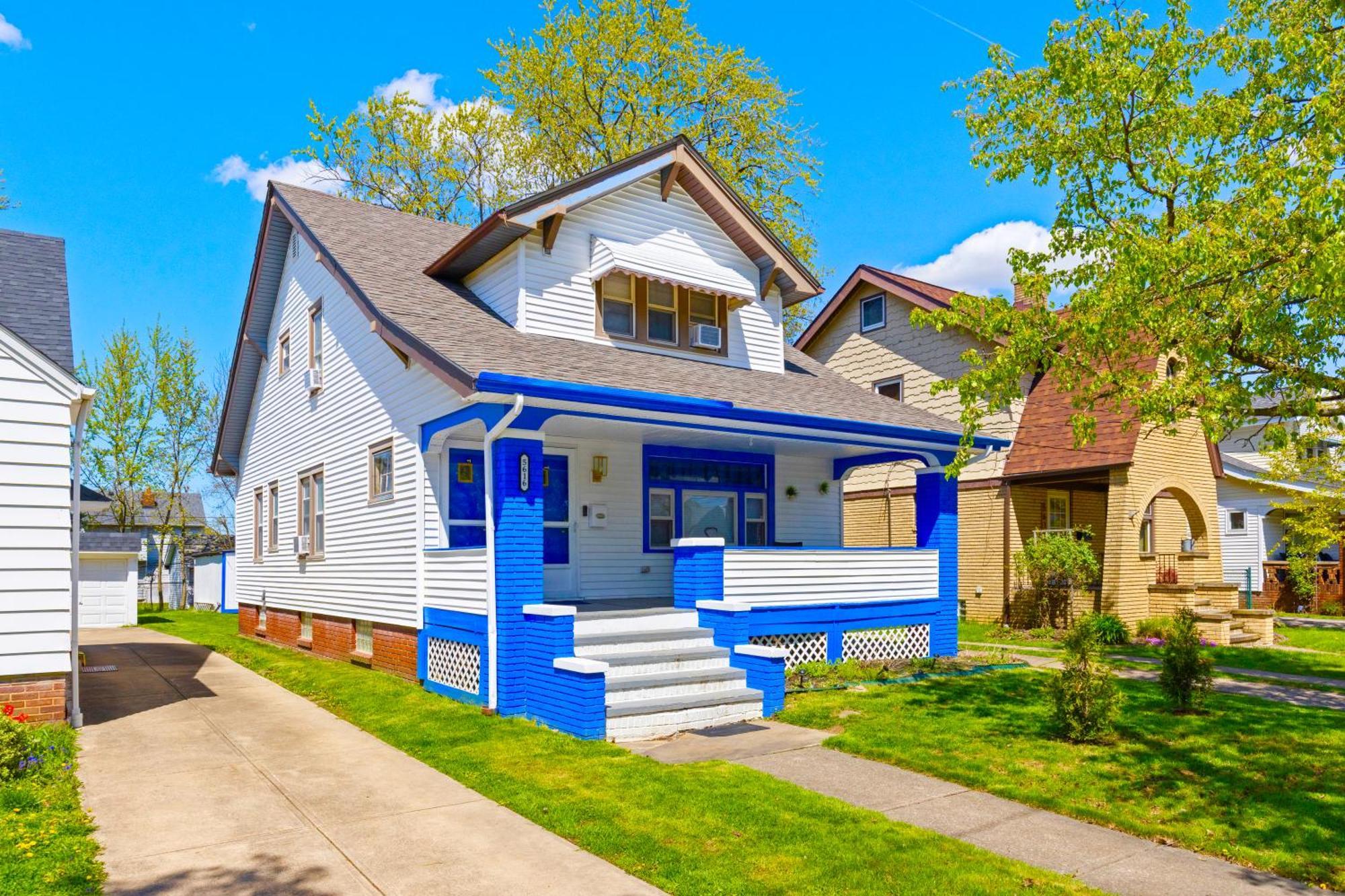 The Sapphire Haven - Your Old Brooklyn Oasis Awaits Families, Couples, Business Travelers Near Downtown With Parking, 300 Mb Wifi & Self Check-In Кливланд Екстериор снимка