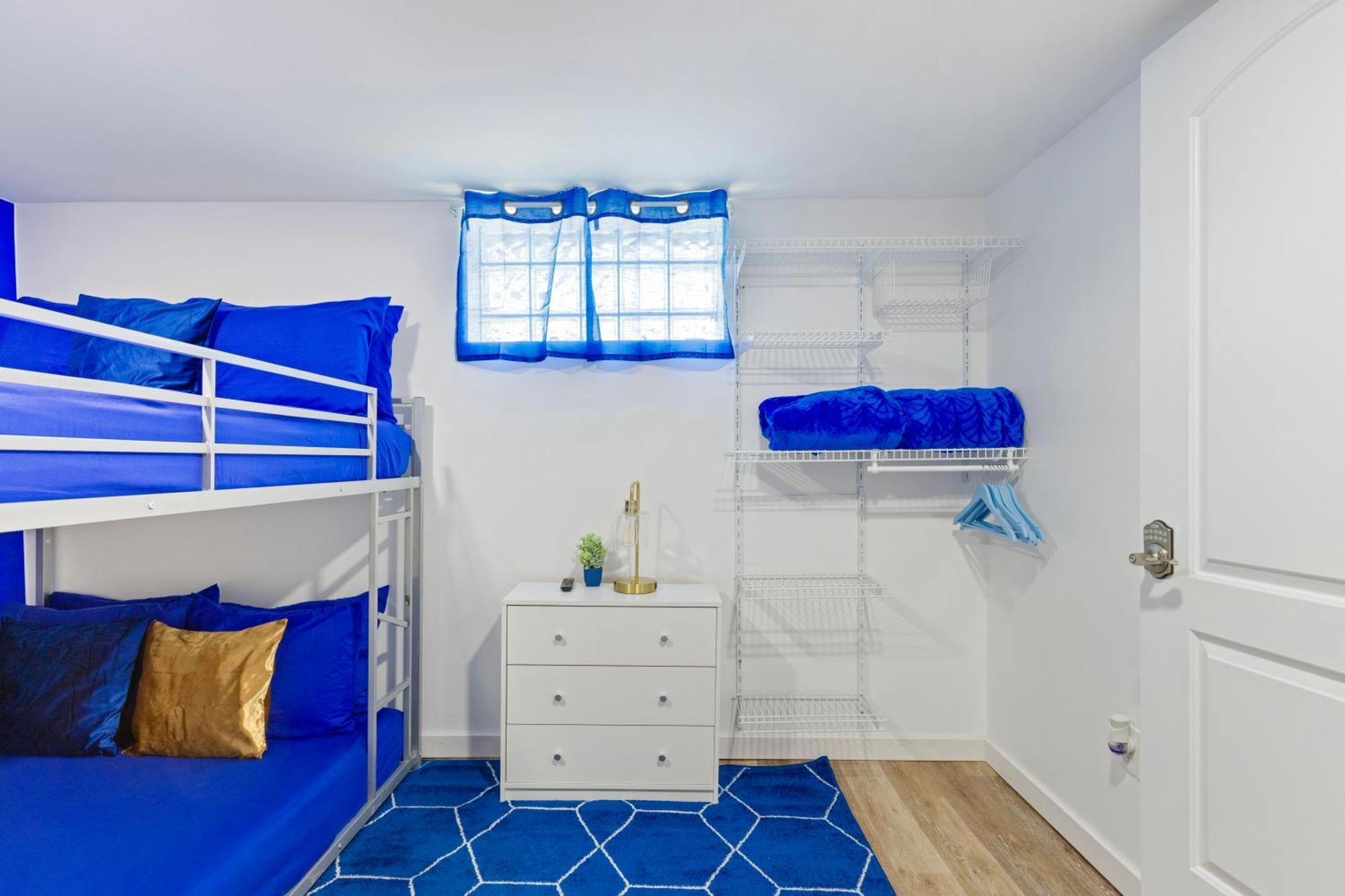 The Sapphire Haven - Your Old Brooklyn Oasis Awaits Families, Couples, Business Travelers Near Downtown With Parking, 300 Mb Wifi & Self Check-In Кливланд Екстериор снимка