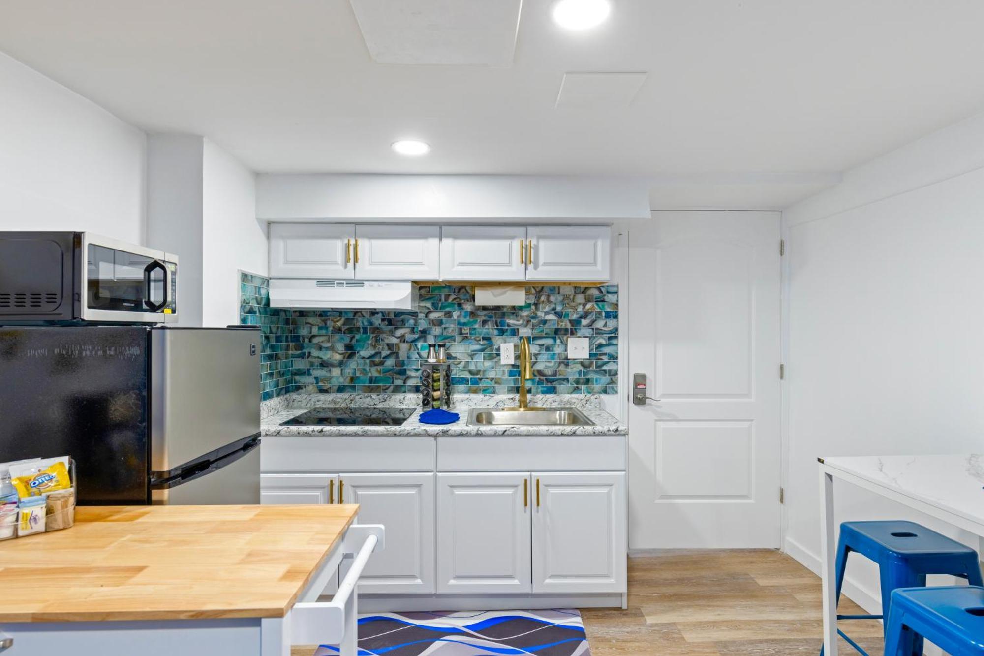 The Sapphire Haven - Your Old Brooklyn Oasis Awaits Families, Couples, Business Travelers Near Downtown With Parking, 300 Mb Wifi & Self Check-In Кливланд Екстериор снимка